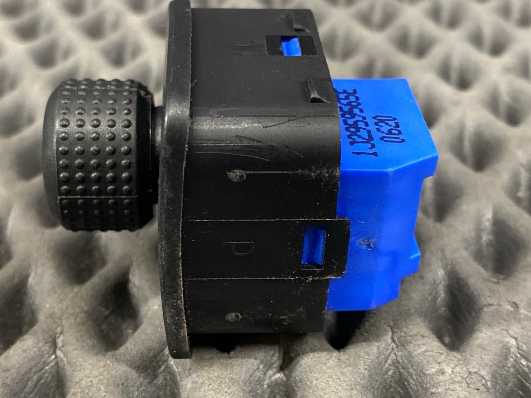 Кнопка регулировки зеркал, 2060 рублей, Красноярск