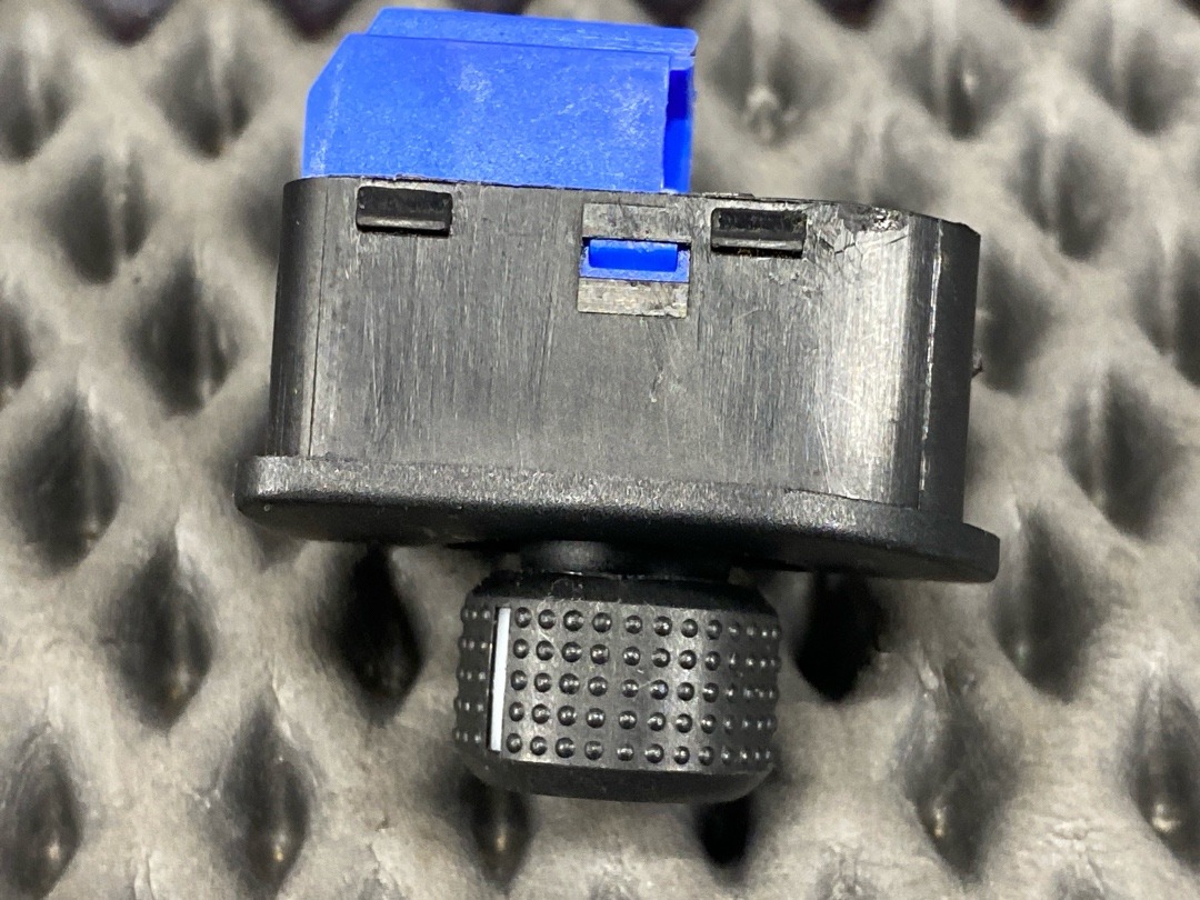 Кнопка регулировки зеркал, 2060 рублей, Красноярск