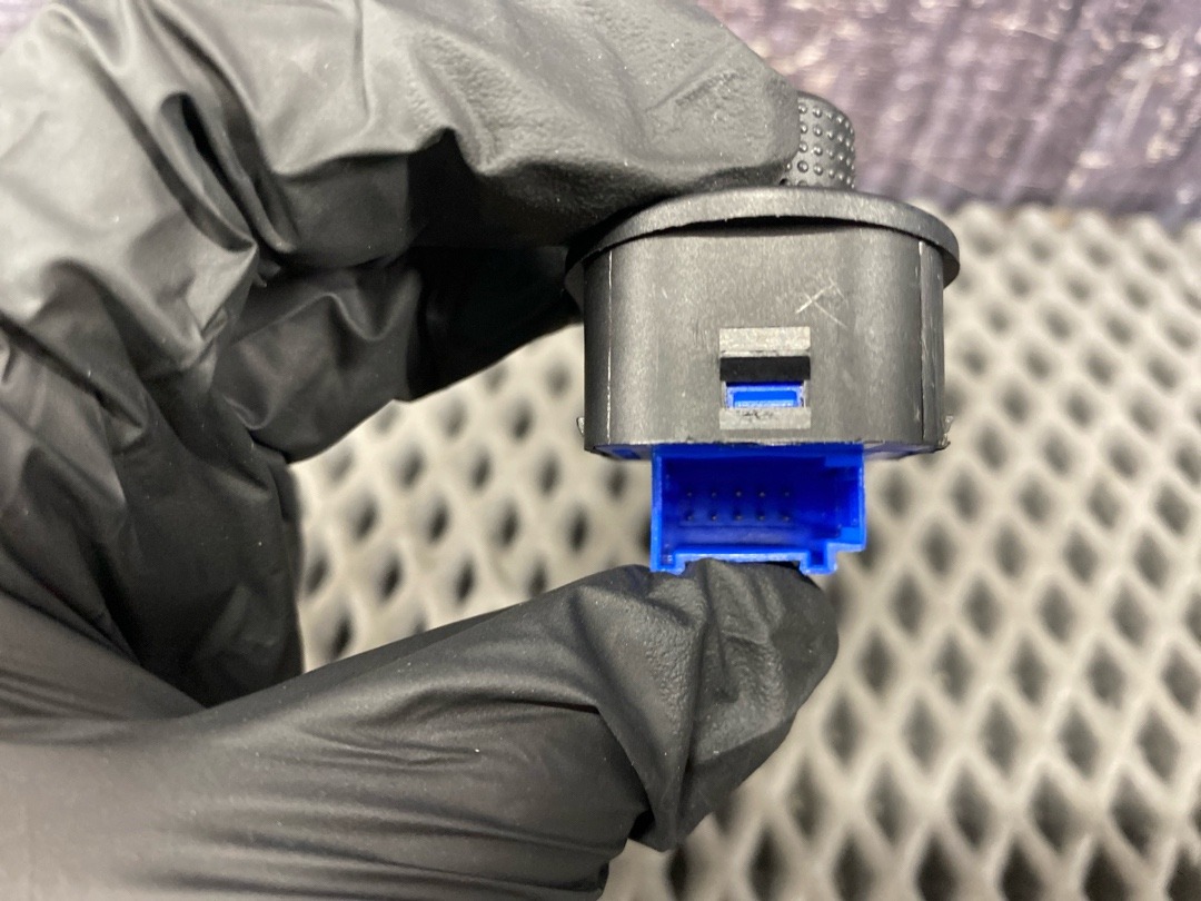 Кнопка регулировки зеркал, 2060 рублей, Красноярск