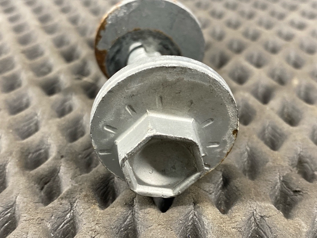 Болт развальный, 710 рублей, Красноярск