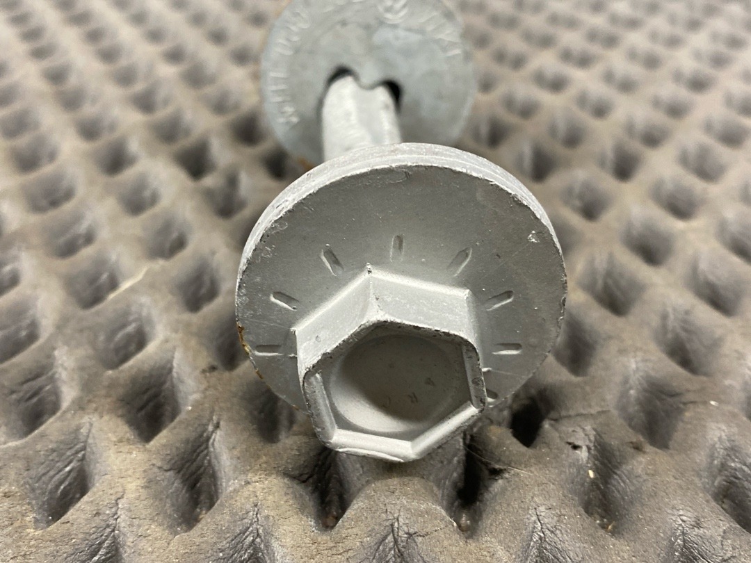 Болт развальный, 710 рублей, Красноярск