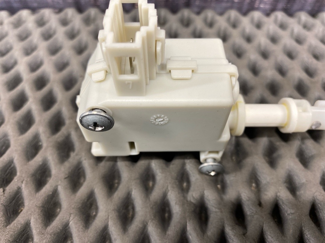 Замок лючка бензобака, 1420 рублей, Красноярск