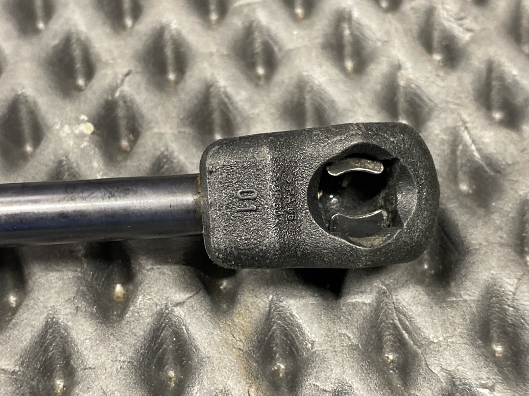 Амортизатор капота, 1210 рублей, Красноярск