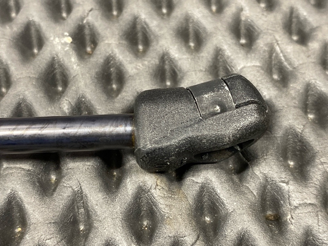 Амортизатор капота, 1210 рублей, Красноярск