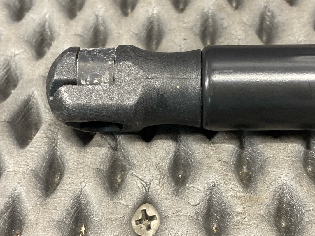 Амортизатор капота, 1210 рублей, Красноярск