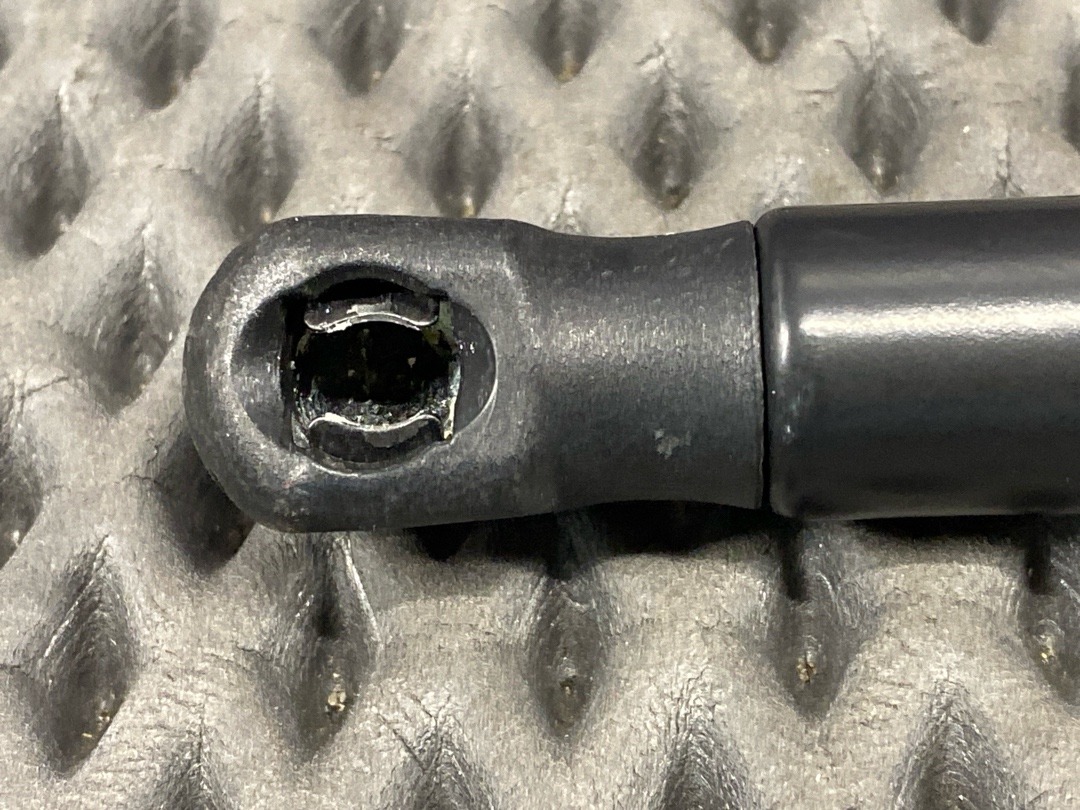 Амортизатор капота, 1210 рублей, Красноярск