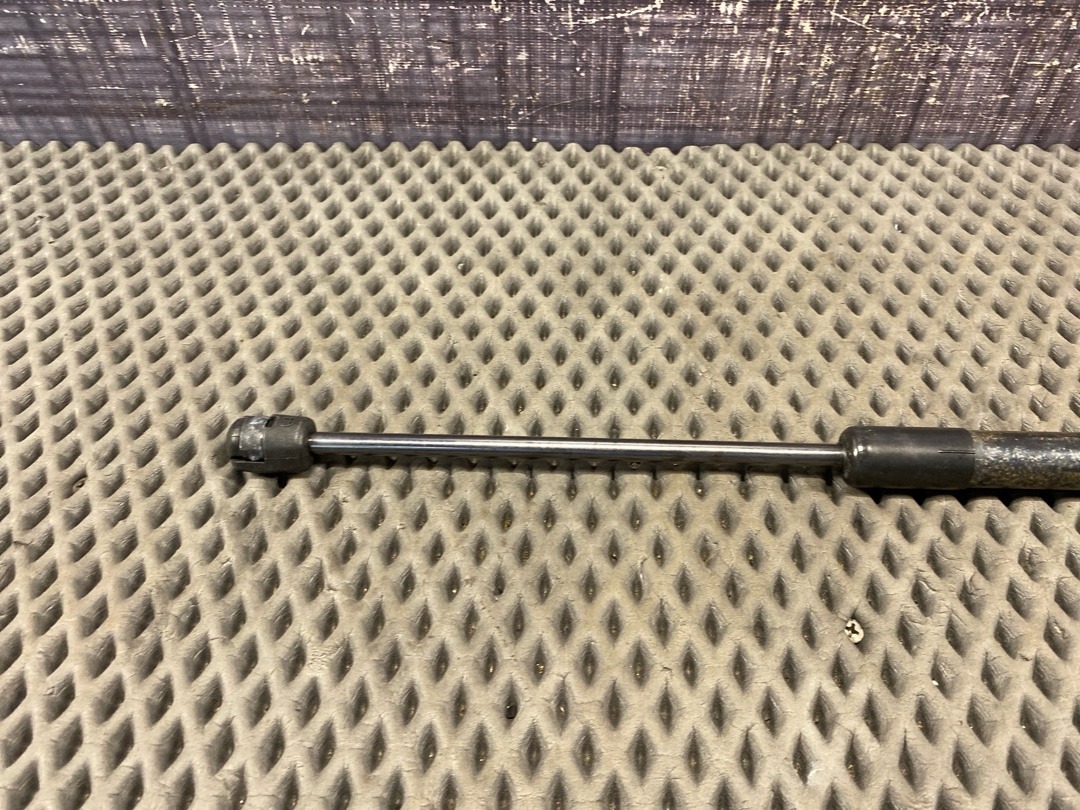 Амортизатор багажника, 880 рублей, Красноярск