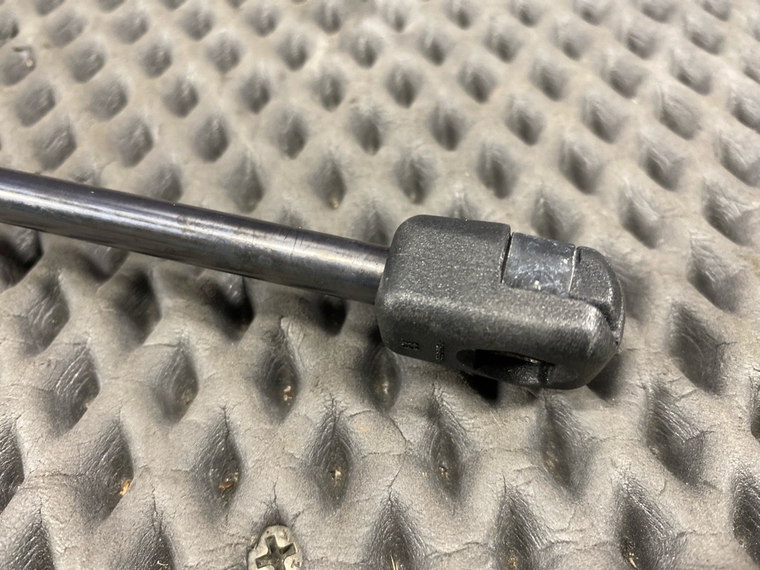 Амортизатор багажника, 880 рублей, Красноярск