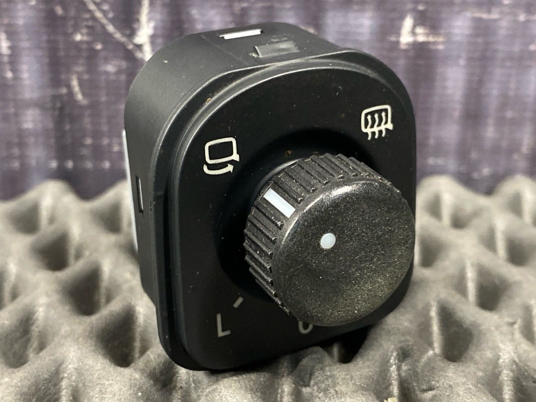 Кнопка регулировки зеркал, 1670 рублей, Красноярск