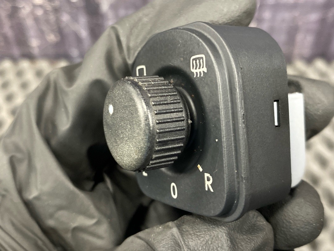 Кнопка регулировки зеркал, 1670 рублей, Красноярск