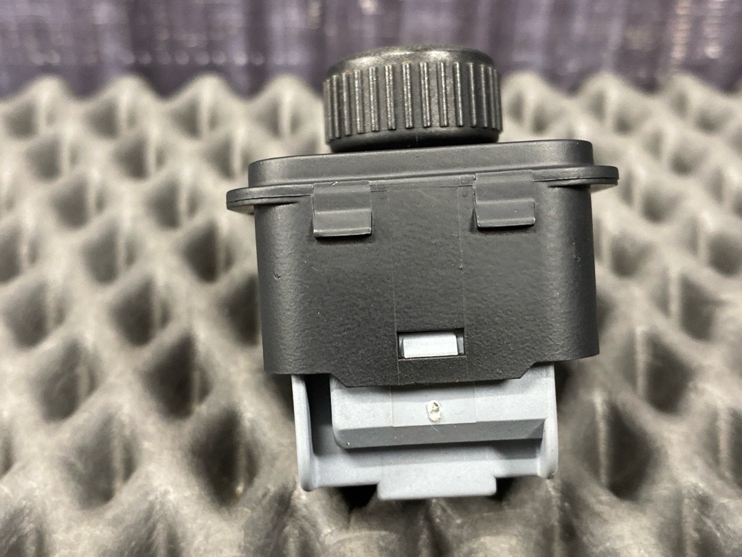 Кнопка регулировки зеркал, 1670 рублей, Красноярск