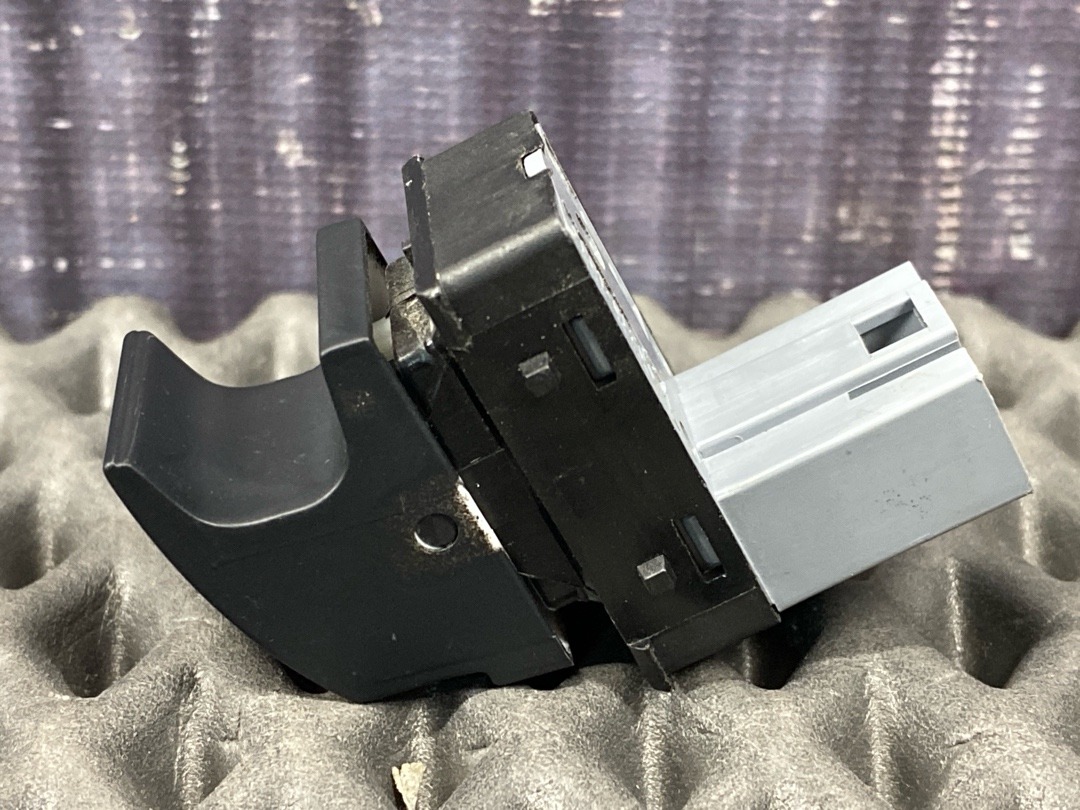 Кнопка стеклоподъемника, 730 рублей, Красноярск