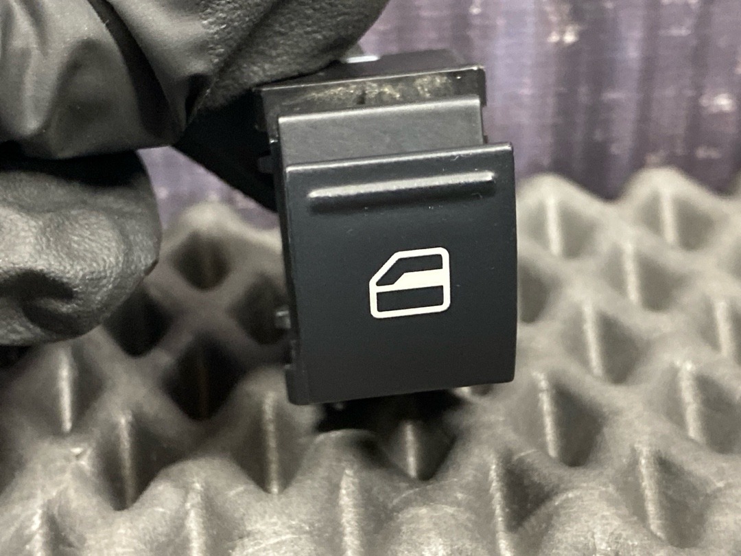 Кнопка стеклоподъемника, 730 рублей, Красноярск