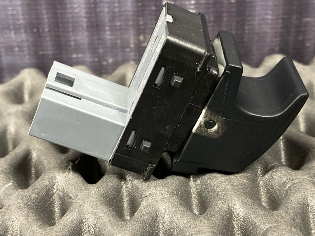 Кнопка стеклоподъемника, 730 рублей, Красноярск