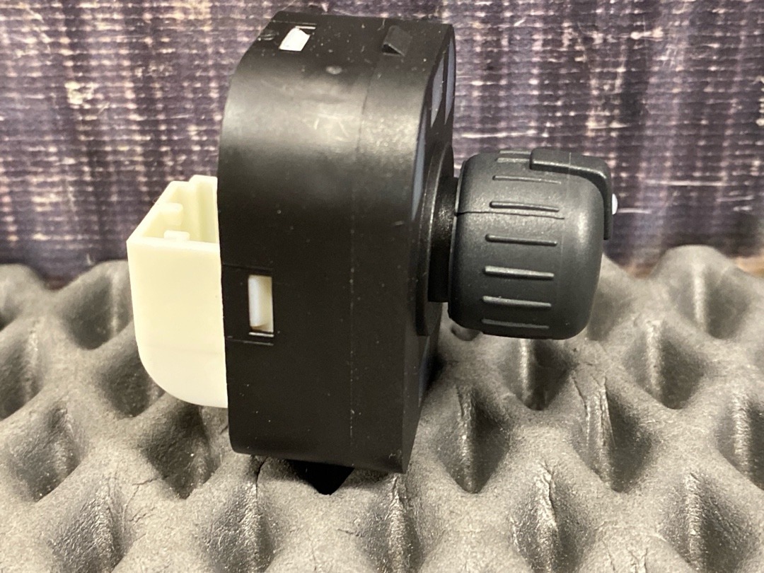 Кнопка регулировки зеркал, 1680 рублей, Красноярск