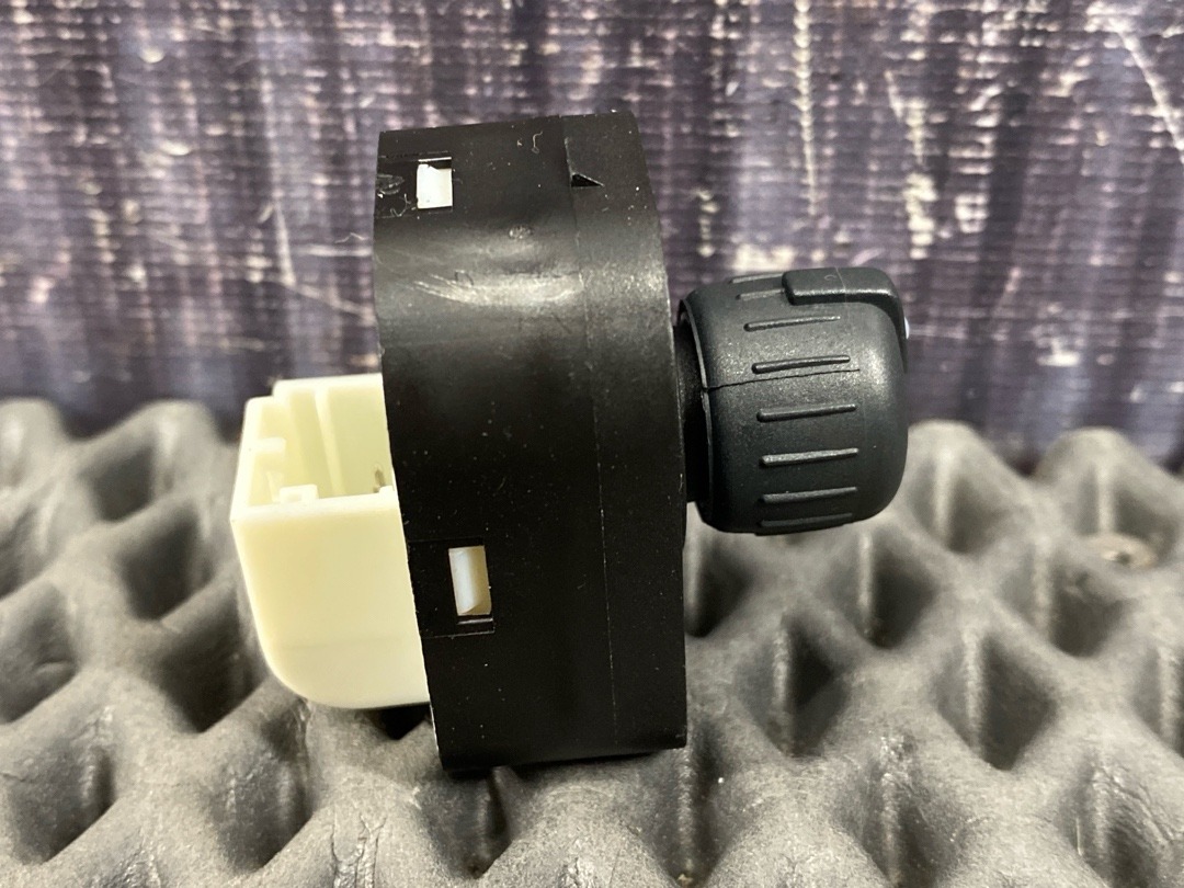 Кнопка регулировки зеркал, 1680 рублей, Красноярск