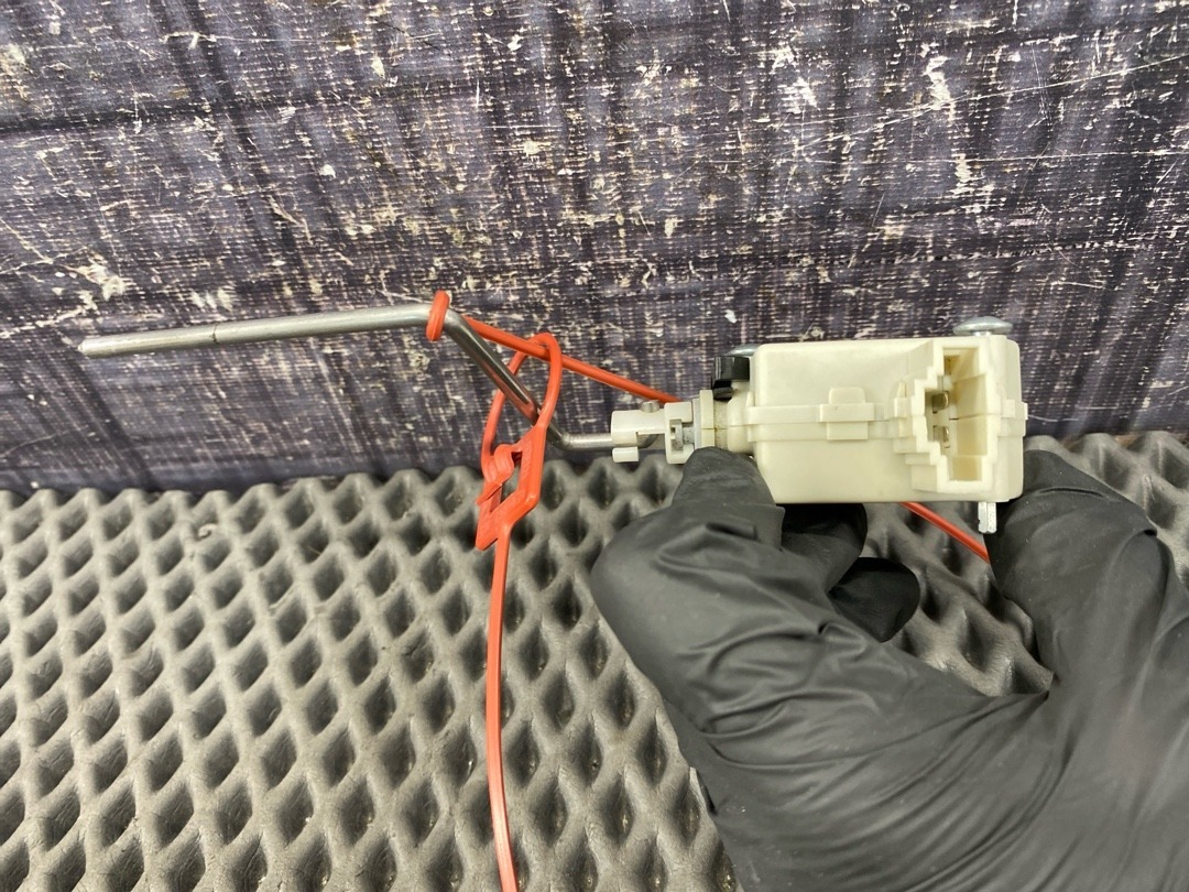 Замок лючка бензобака, 930 рублей, Красноярск