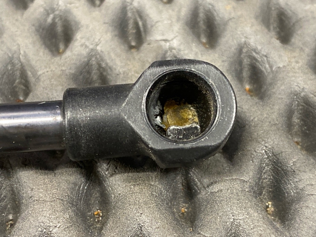 Амортизатор багажника, 650 рублей, Красноярск