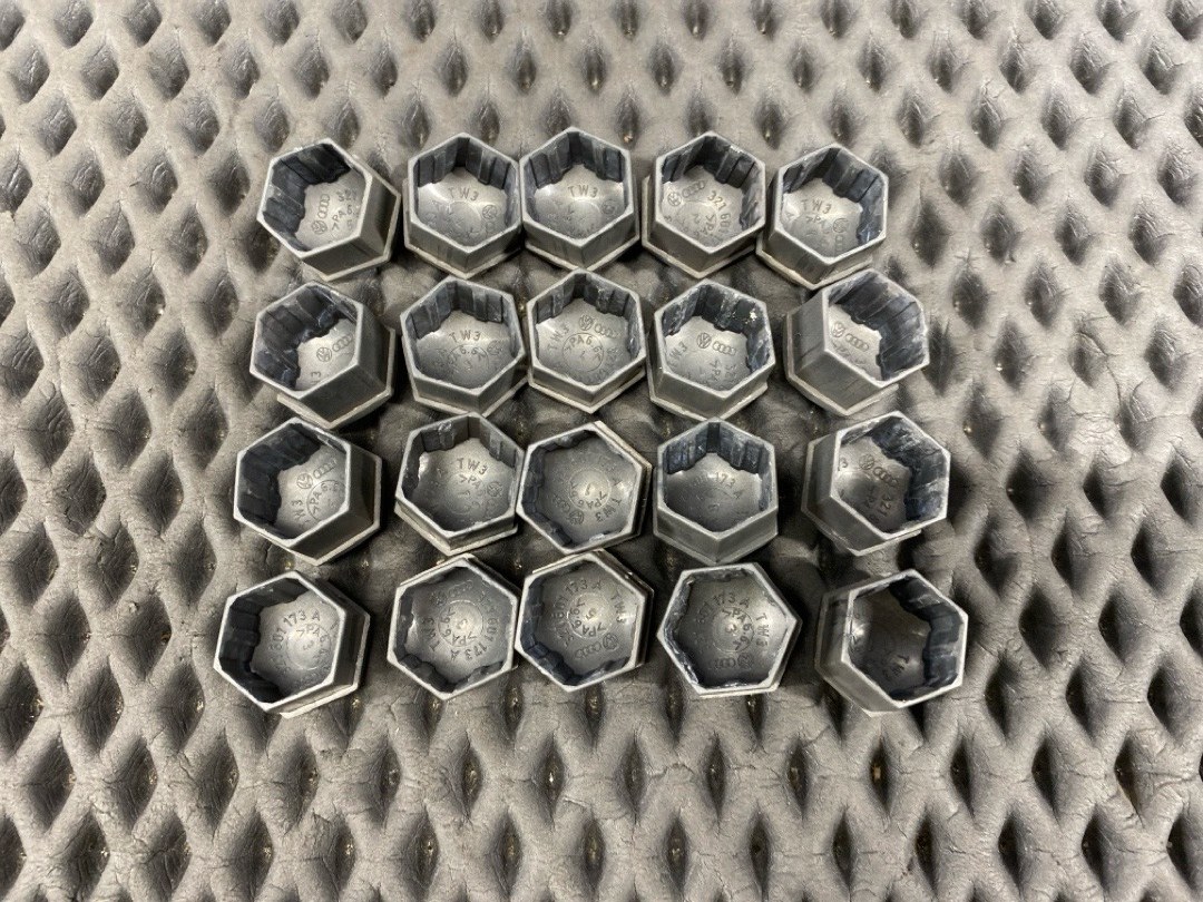 Комплект колесных болтов, 3340 рублей, Красноярск