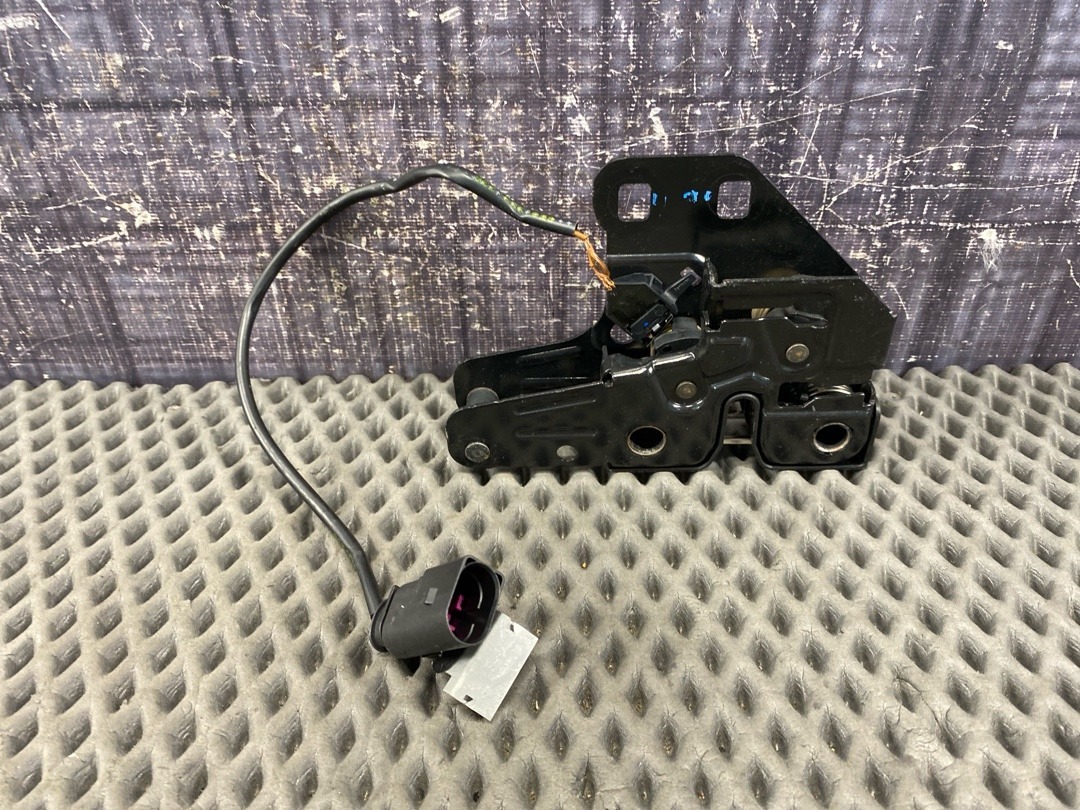 Замок капота, 1920 рублей, Красноярск