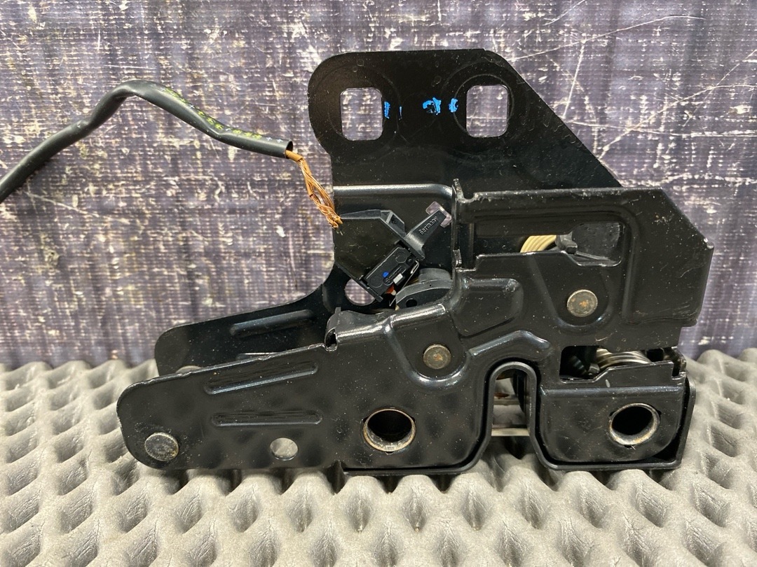 Замок капота, 1920 рублей, Красноярск