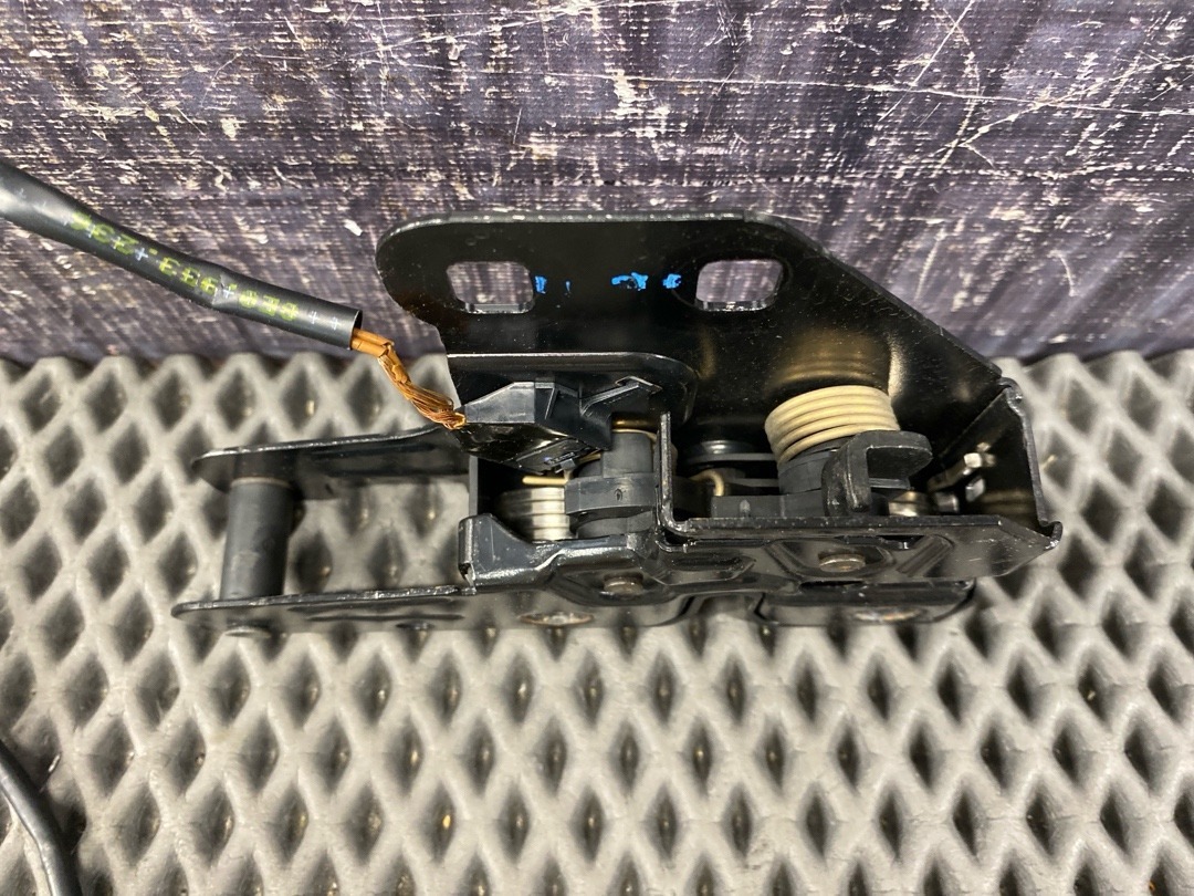 Замок капота, 1920 рублей, Красноярск