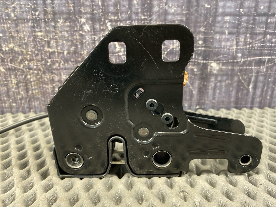 Замок капота, 1920 рублей, Красноярск