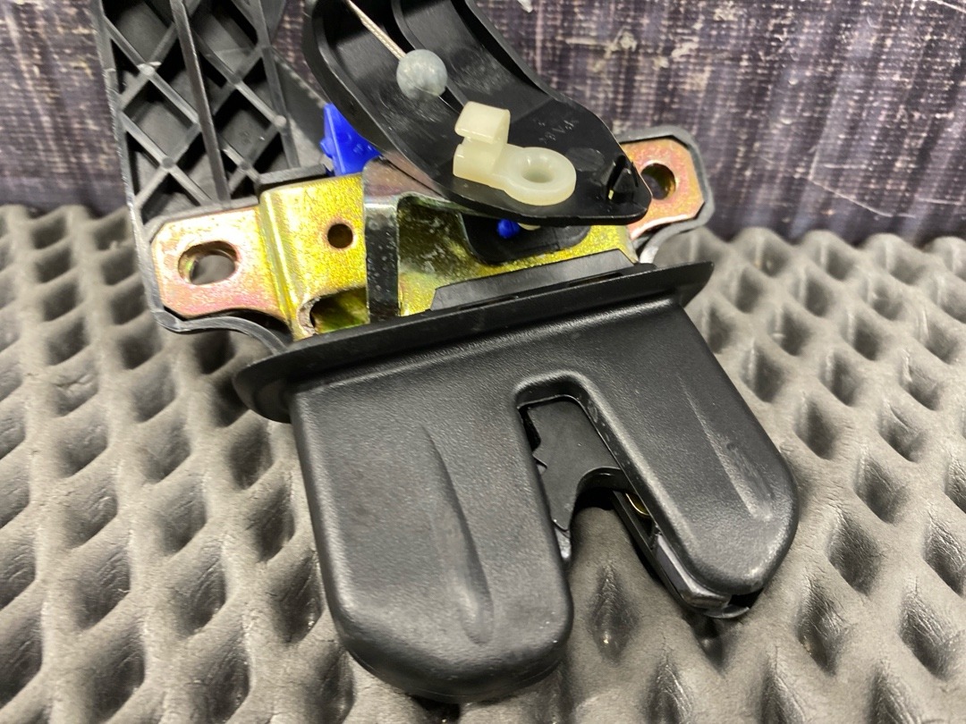 Замок багажника, 3720 рублей, Красноярск