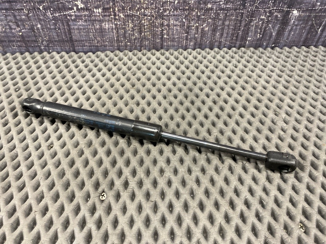 Амортизатор багажника, 730 рублей, Красноярск