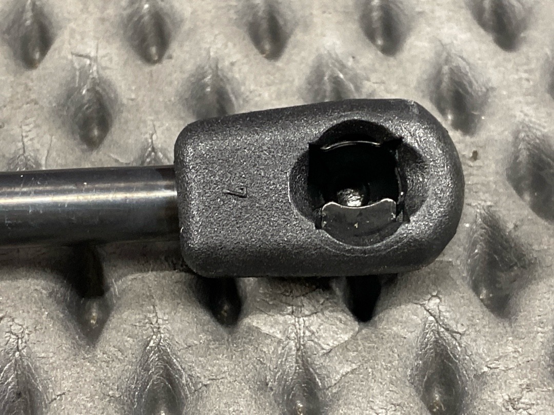 Амортизатор багажника, 730 рублей, Красноярск