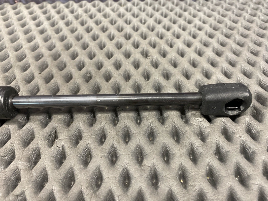 Амортизатор багажника, 730 рублей, Красноярск