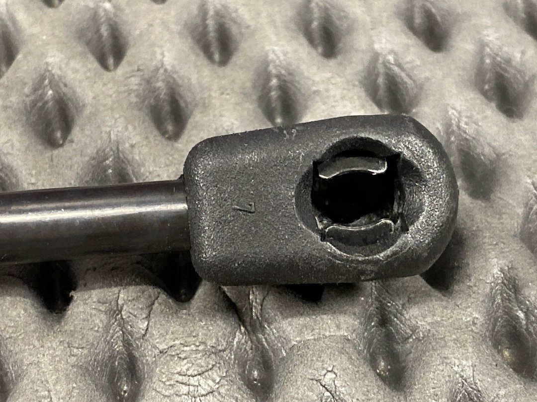 Амортизатор багажника, 730 рублей, Красноярск