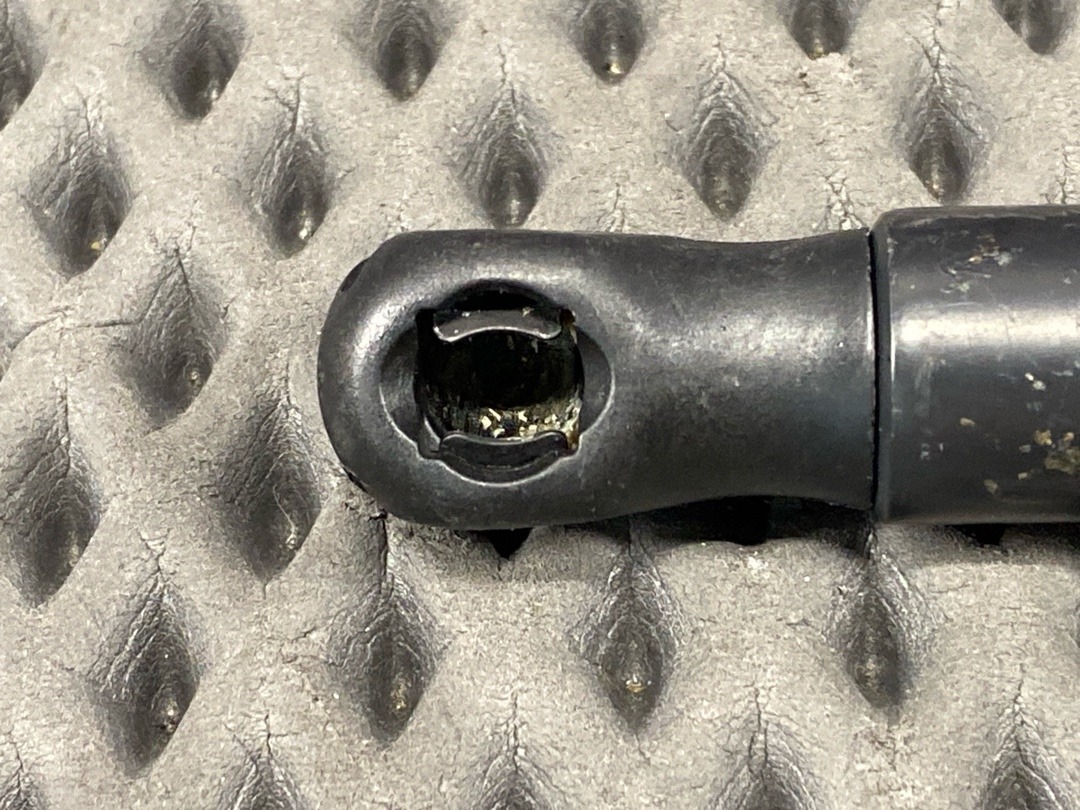 Амортизатор багажника, 730 рублей, Красноярск