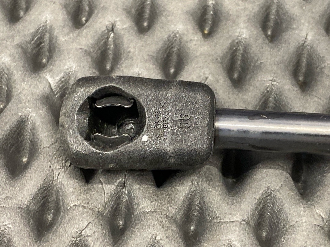 Амортизатор капота, 910 рублей, Красноярск