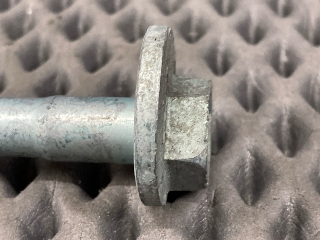 Болт развальный, 820 рублей, Красноярск