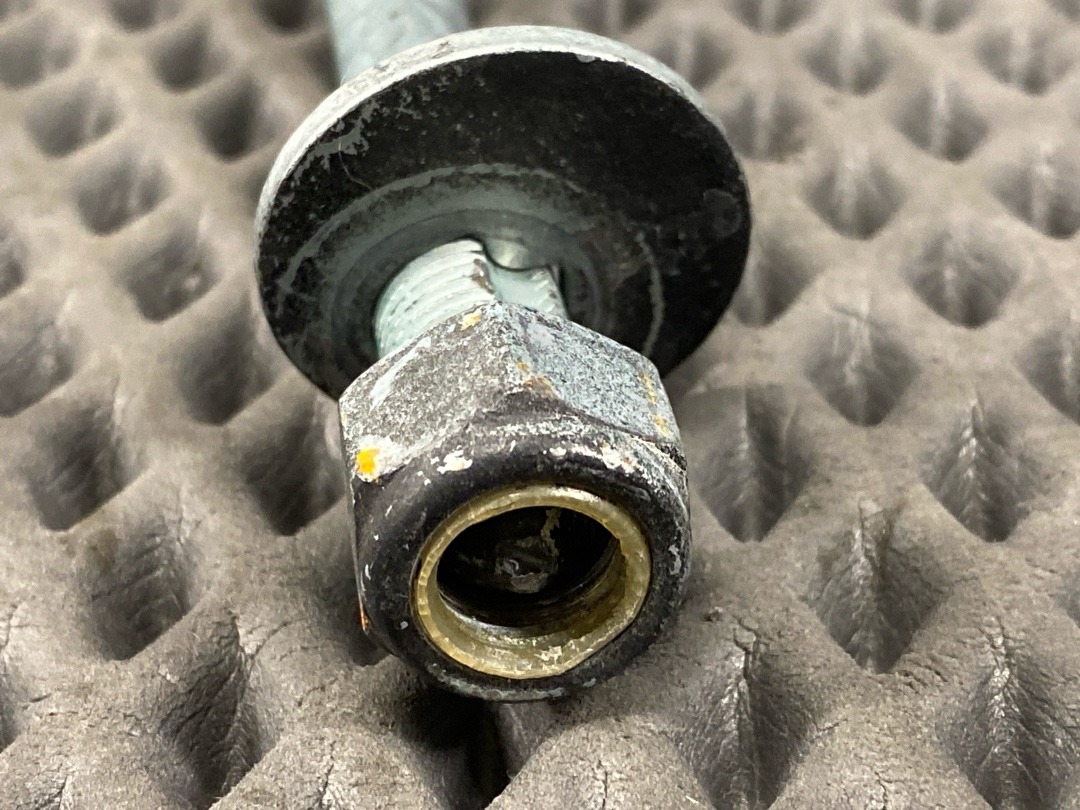 Болт развальный, 820 рублей, Красноярск