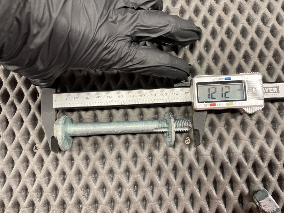 Болт развальный, 820 рублей, Красноярск