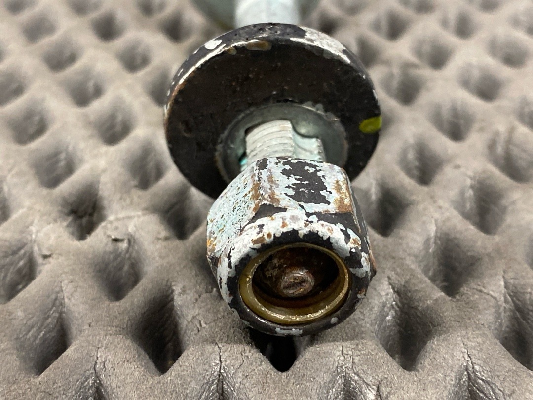 Болт развальный, 820 рублей, Красноярск