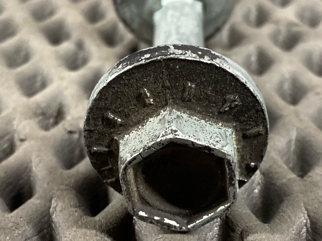 Болт развальный, 820 рублей, Красноярск