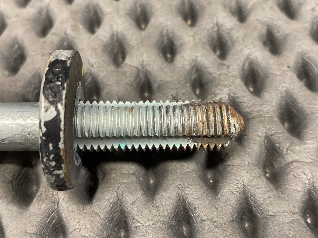 Болт развальный, 820 рублей, Красноярск