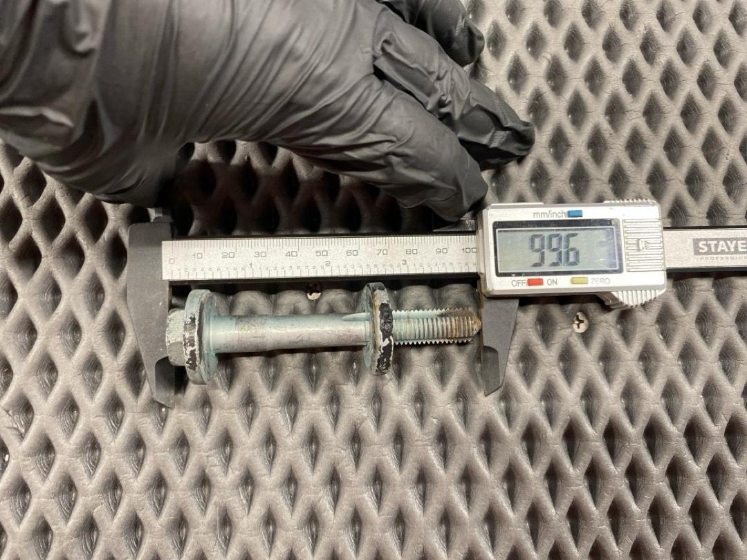 Болт развальный, 820 рублей, Красноярск