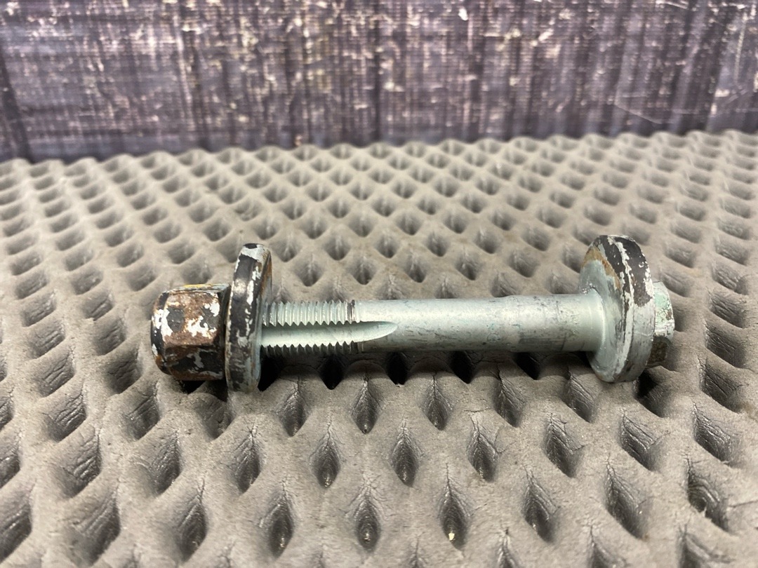 Болт развальный, 820 рублей, Красноярск