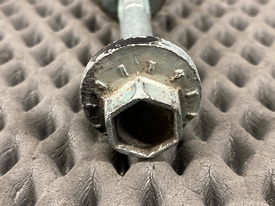 Болт развальный, 820 рублей, Красноярск