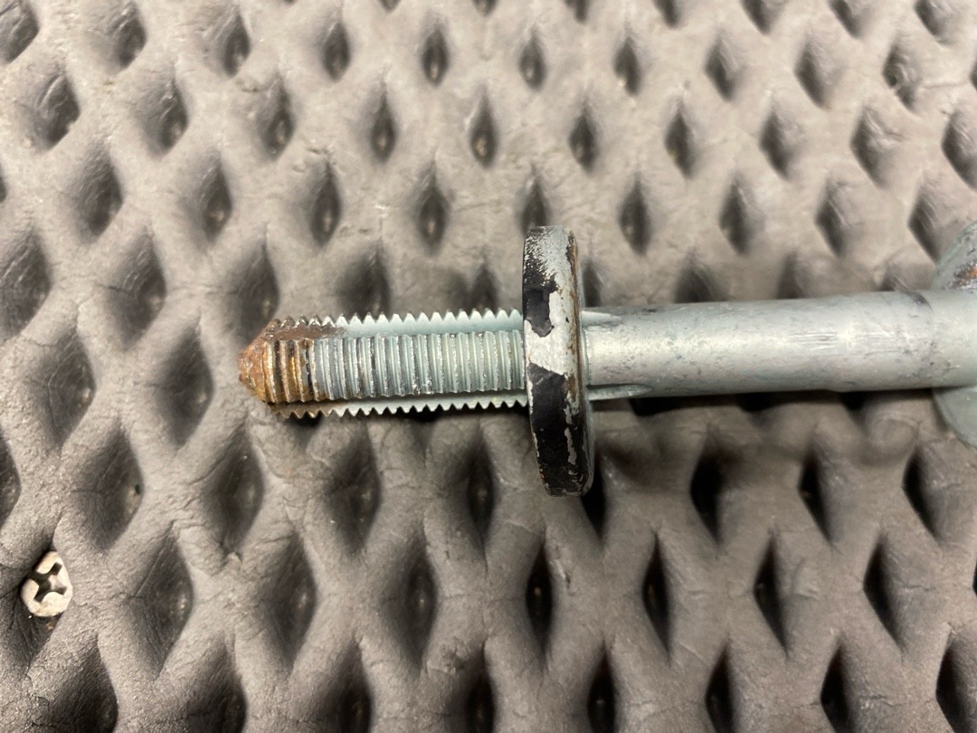 Болт развальный, 820 рублей, Красноярск