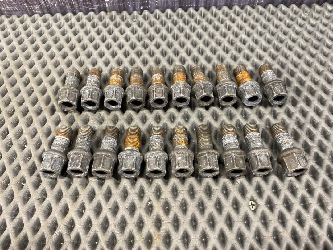 Комплект колесных болтов, 3340 рублей, Красноярск