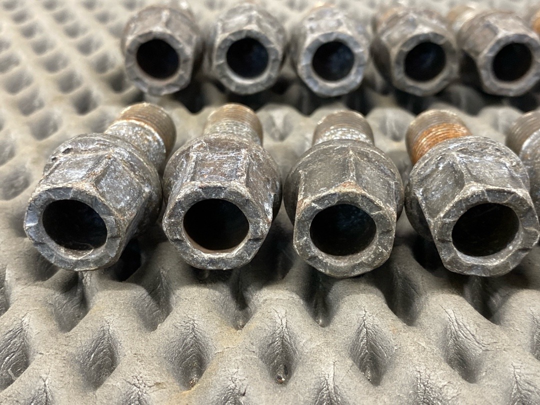 Комплект колесных болтов, 3340 рублей, Красноярск