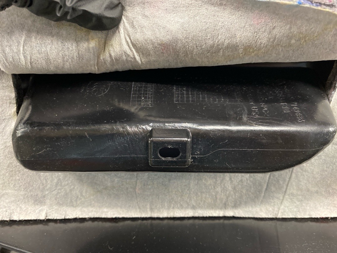 Обшивка крышки багажника, 1870 рублей, Красноярск