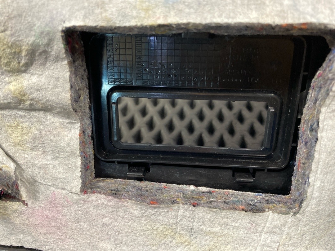 Обшивка крышки багажника, 1870 рублей, Красноярск