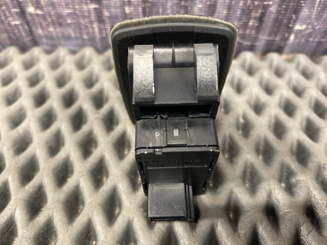 Кнопка стеклоподъемника, 620 рублей, Красноярск