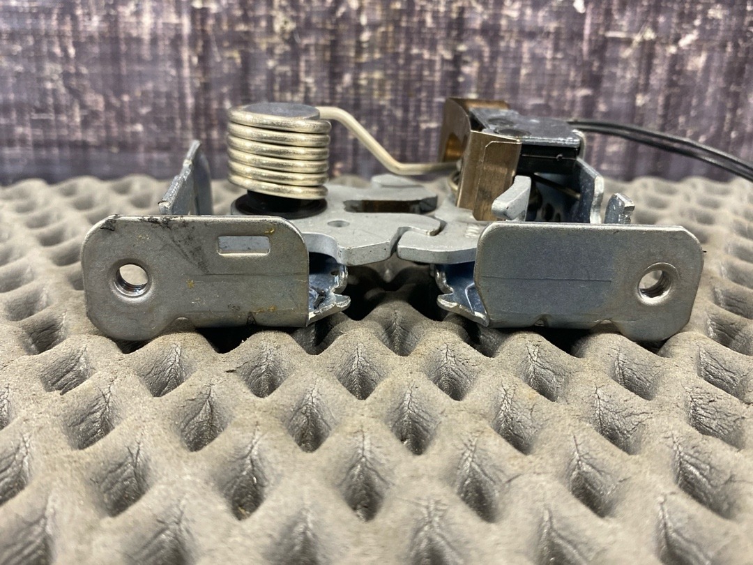 Замок капота, 1430 рублей, Красноярск